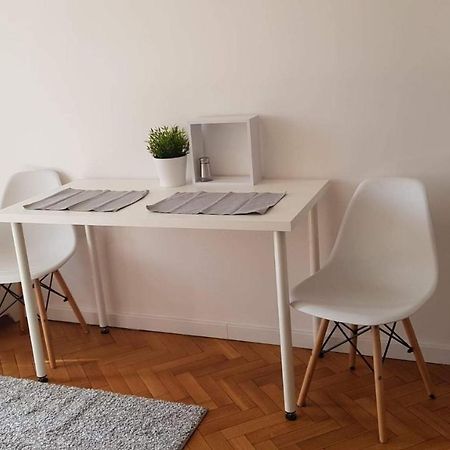 Apartament Plac Trzech Krzyzy Varşovia Exterior foto