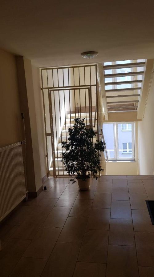 Apartament Plac Trzech Krzyzy Varşovia Exterior foto