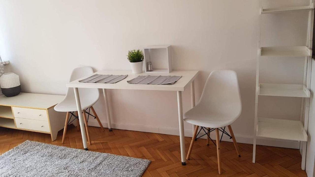 Apartament Plac Trzech Krzyzy Varşovia Exterior foto